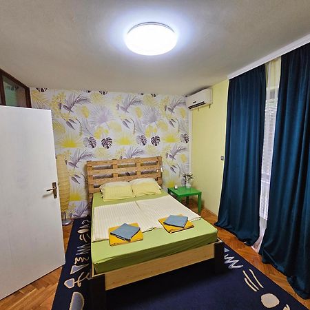 ノヴィ・サドApartman Yellow Houseアパートメント エクステリア 写真